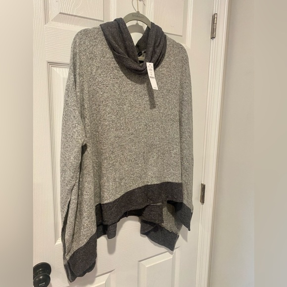 New WHBM gray poncho sweater, oversized & super soft - Picture 9 of 9